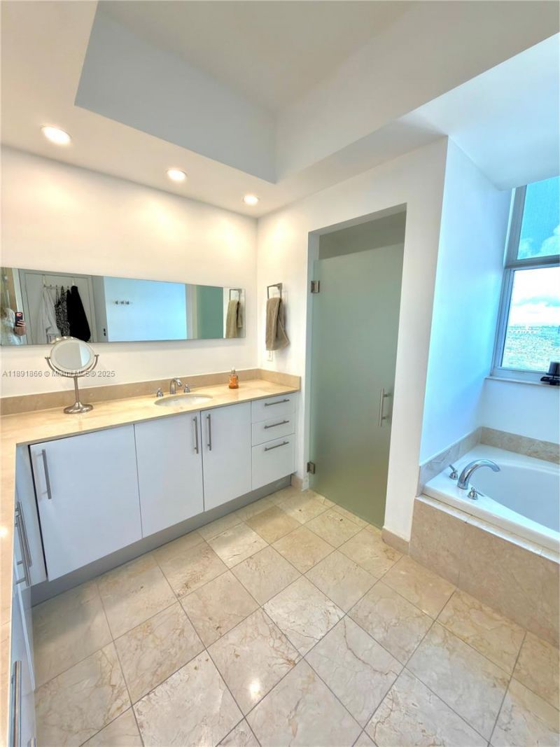 3330 NE 190th St, Unit 1610, Aventura, FL 33180 Photo