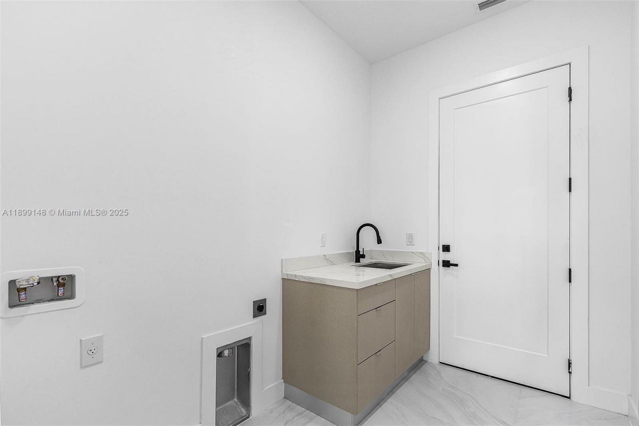 4113 NW 36th Ln, Cape Coral, FL 33993 Photo