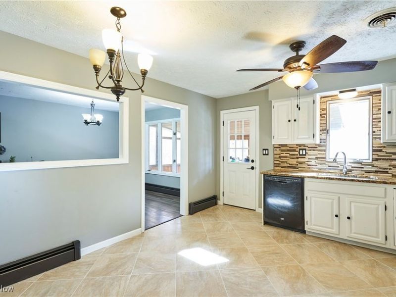 8585 Carmichael Drive, Chesterland, OH 44026 Photo 17