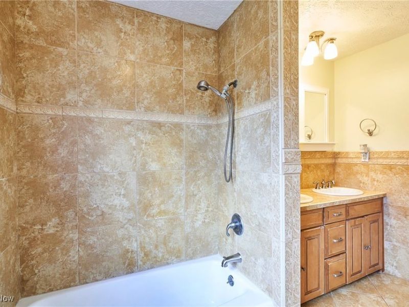 8585 Carmichael Drive, Chesterland, OH 44026 Photo 20