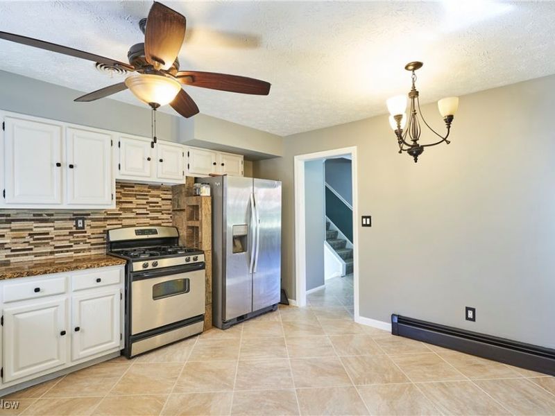 8585 Carmichael Drive, Chesterland, OH 44026 Photo 3