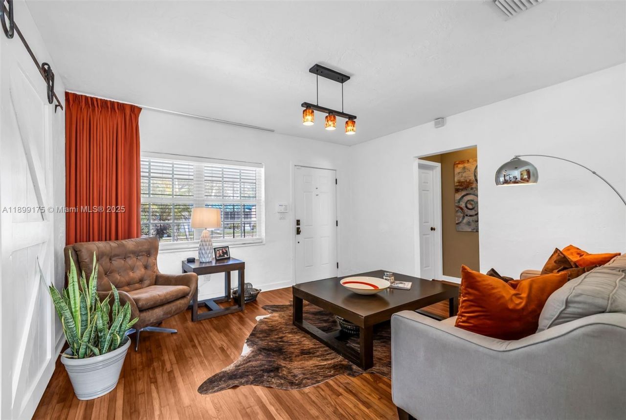 1860 NE 157th Ter, North Miami Beach, FL 33162 Photo