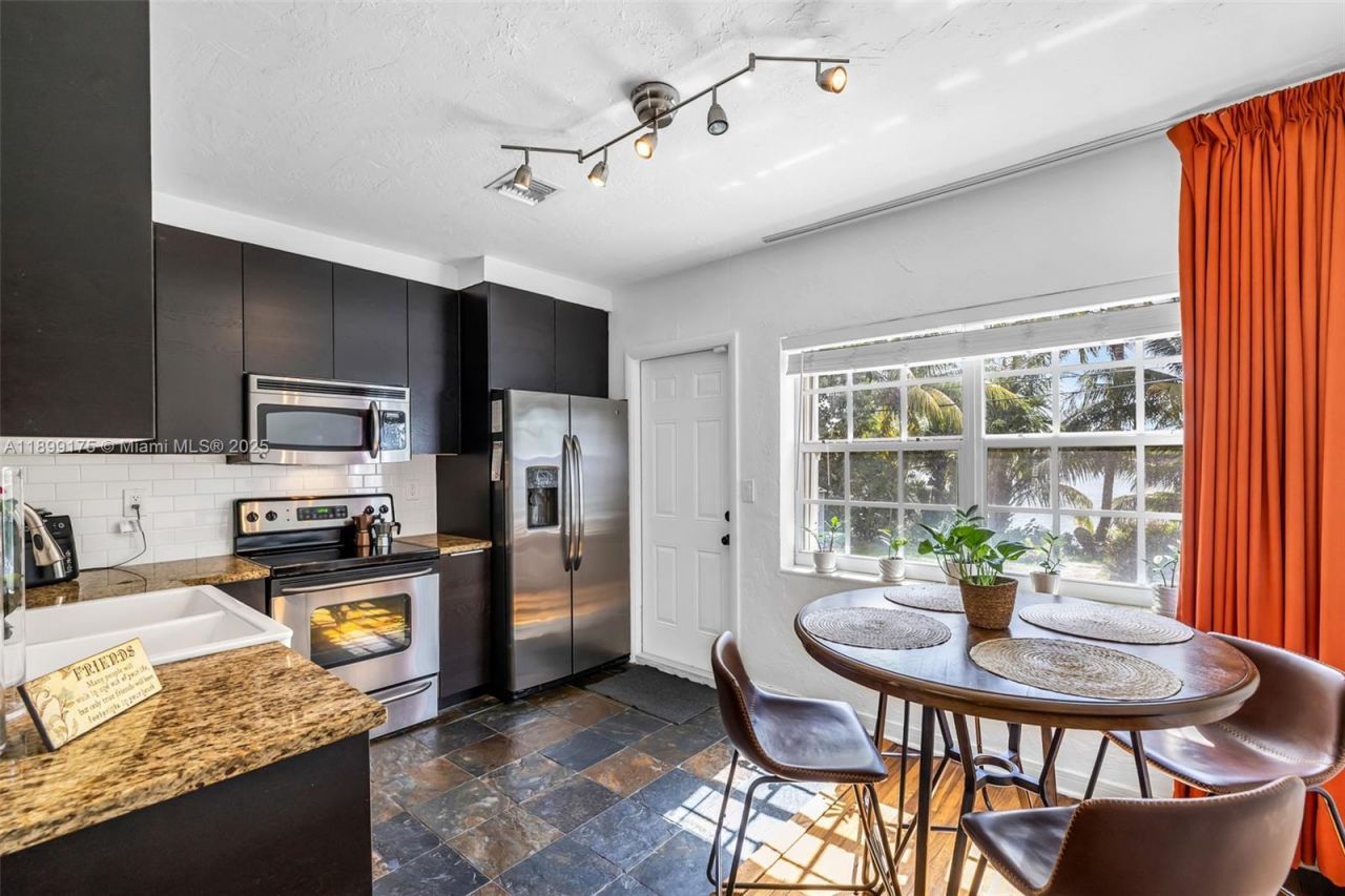 1860 NE 157th Ter, North Miami Beach, FL 33162 Photo