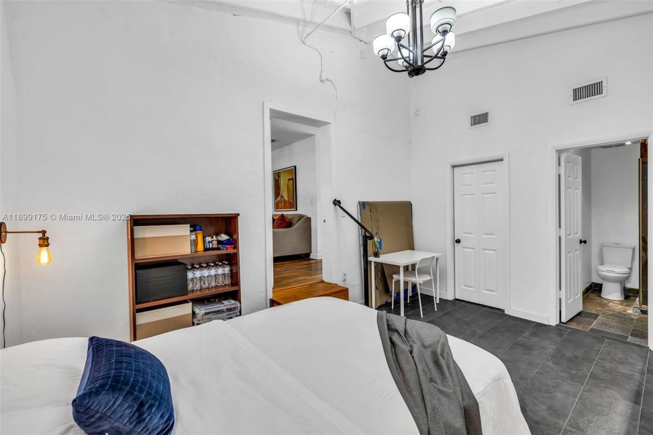 1860 NE 157th Ter, North Miami Beach, FL 33162 Photo