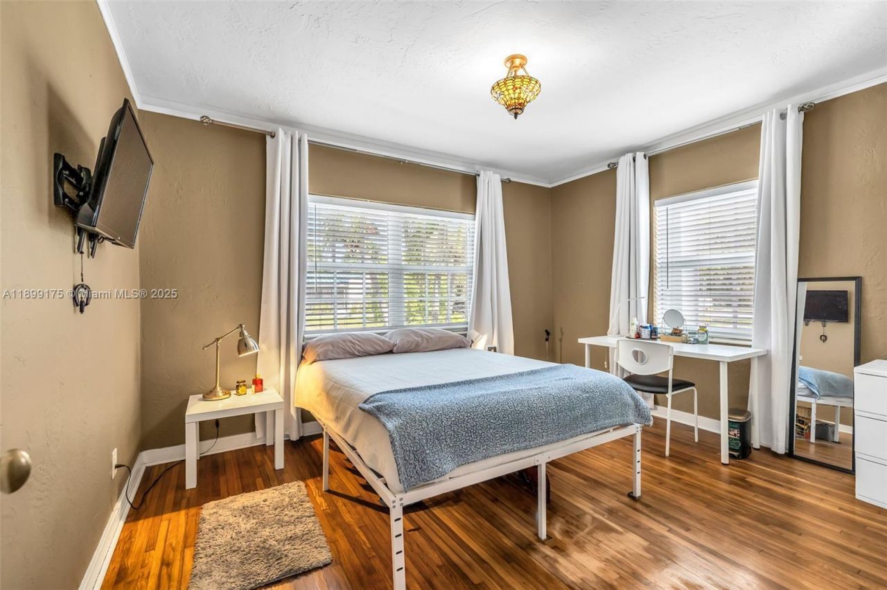 1860 NE 157th Ter, North Miami Beach, FL 33162 Photo