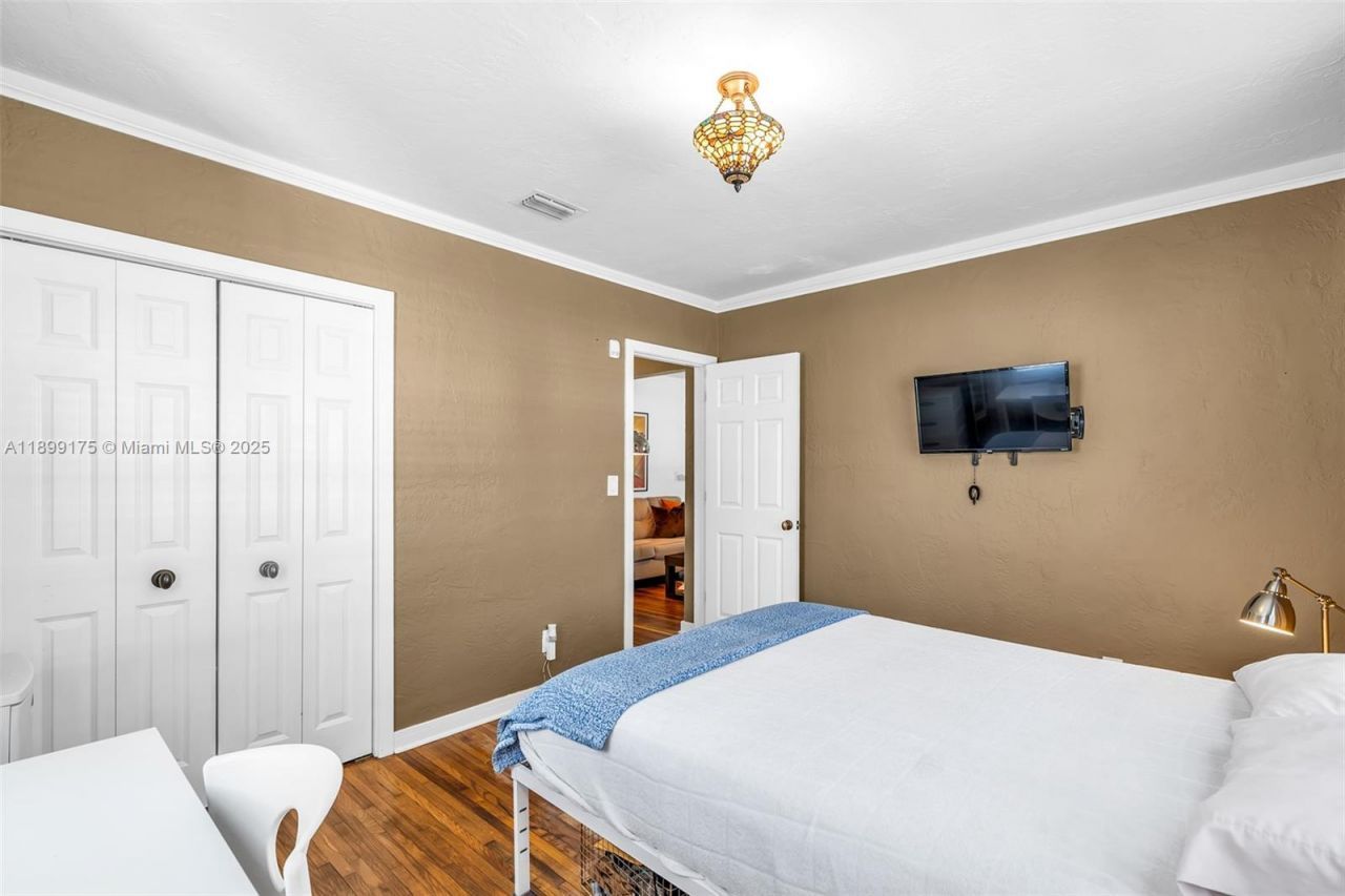 1860 NE 157th Ter, North Miami Beach, FL 33162 Photo