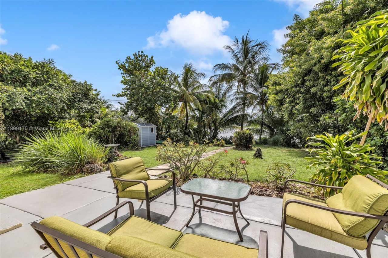 1860 NE 157th Ter, North Miami Beach, FL 33162 Photo