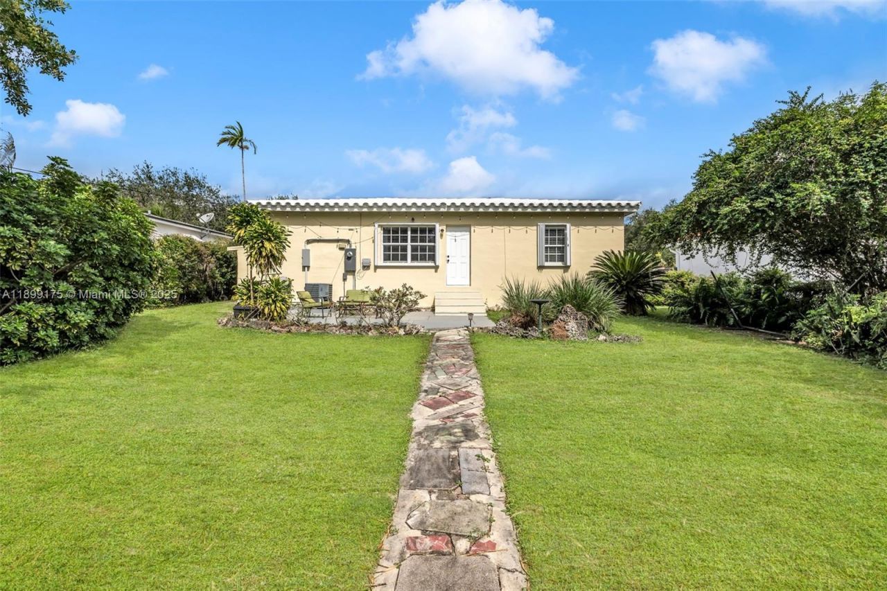 1860 NE 157th Ter, North Miami Beach, FL 33162 Photo