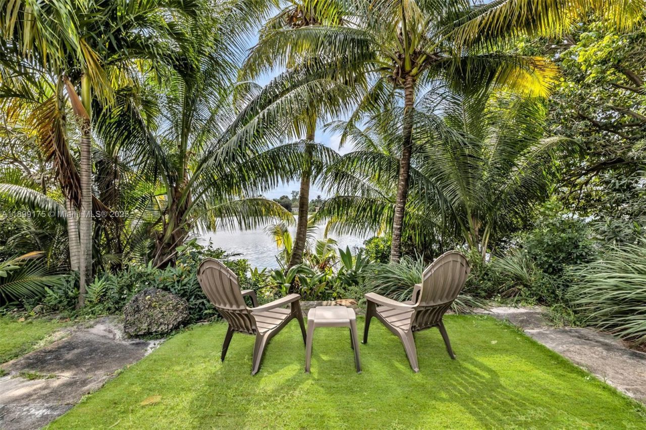 1860 NE 157th Ter, North Miami Beach, FL 33162 Photo