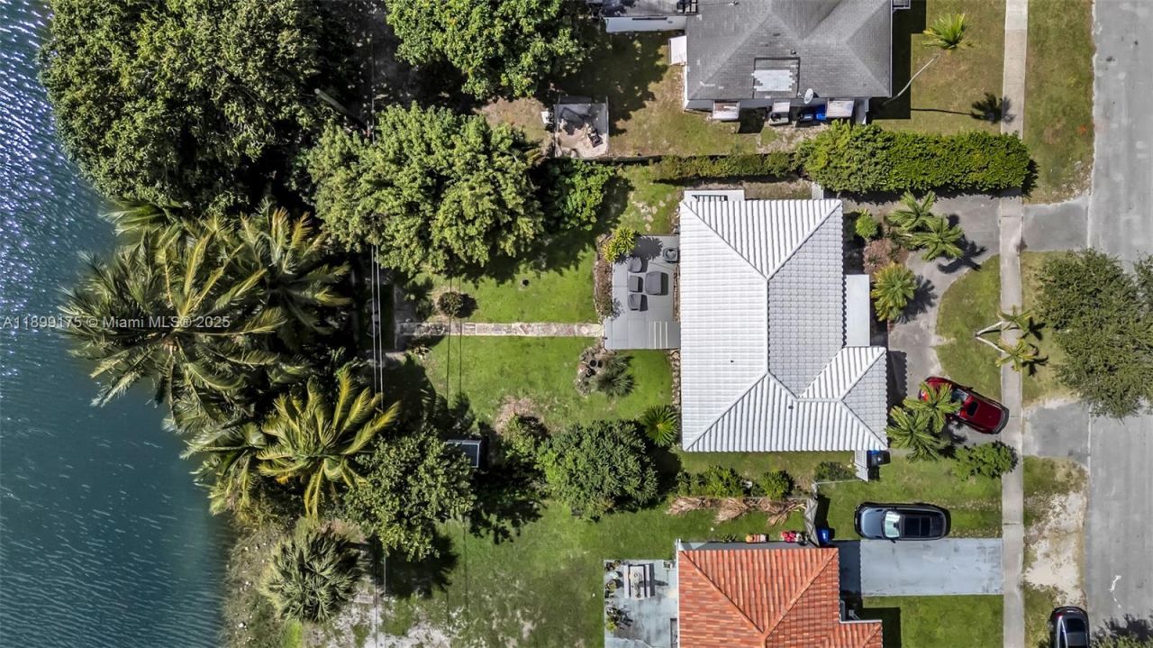 1860 NE 157th Ter, North Miami Beach, FL 33162 Photo