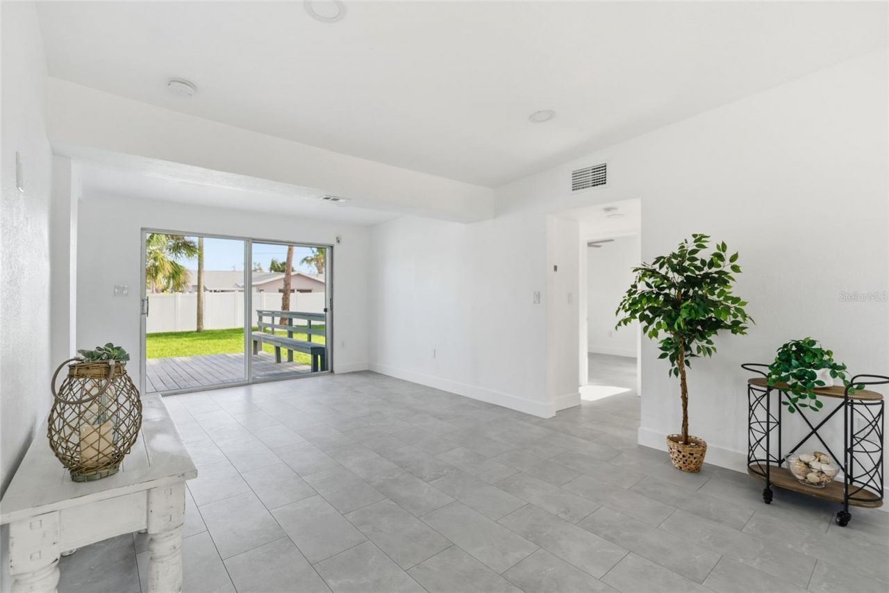 450 81st Avenue, Saint Pete Beach, FL 33706 Photo