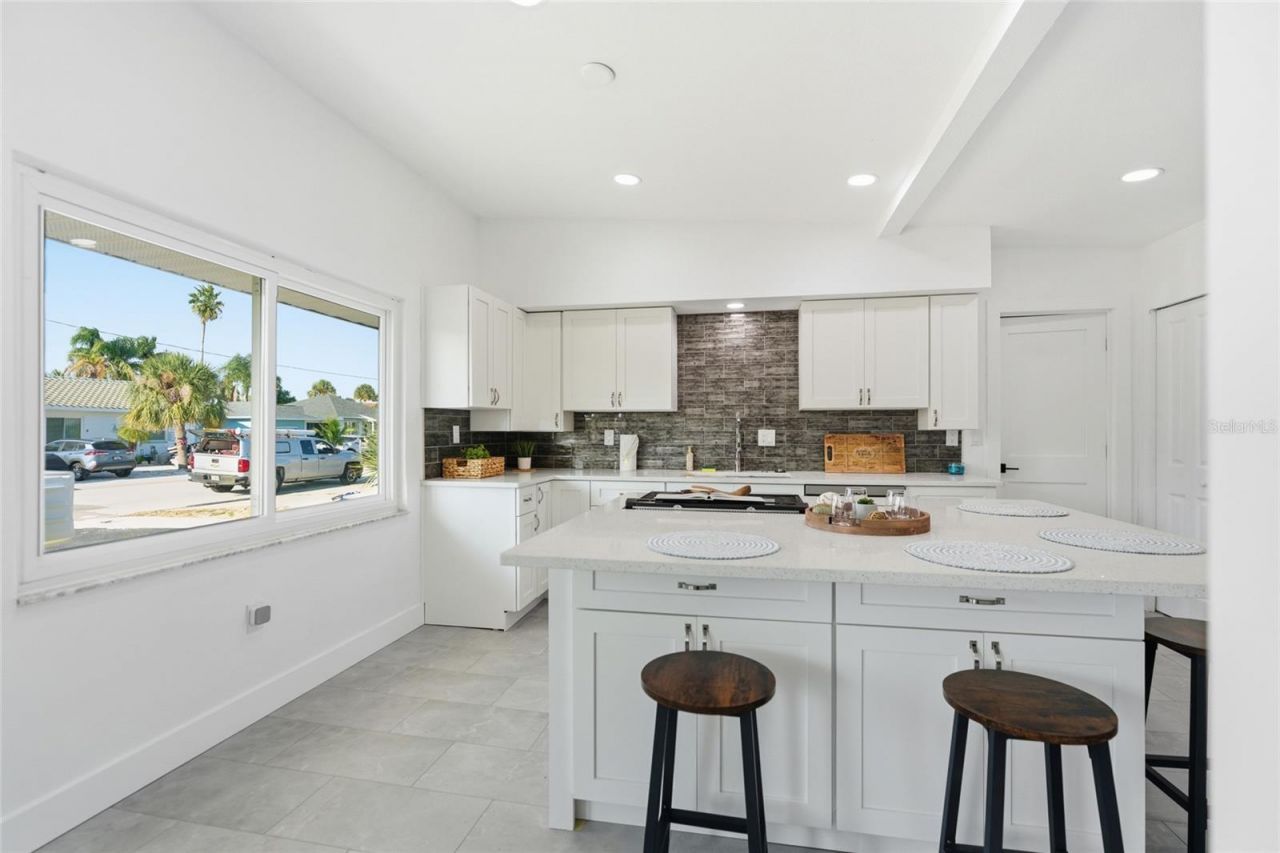 450 81st Avenue, Saint Pete Beach, FL 33706 Photo