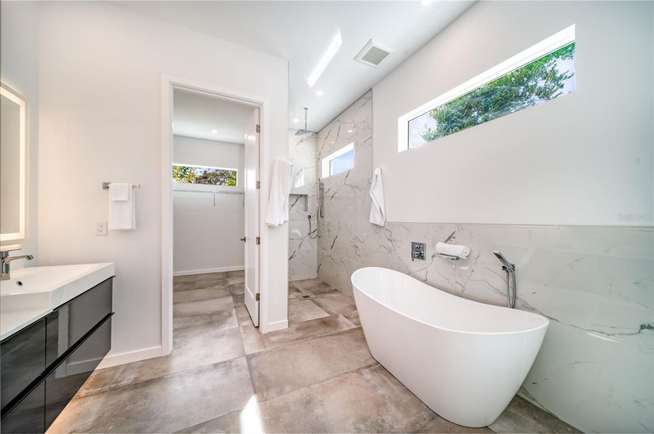 2585 Clematis Street, Sarasota, FL 34239 Photo
