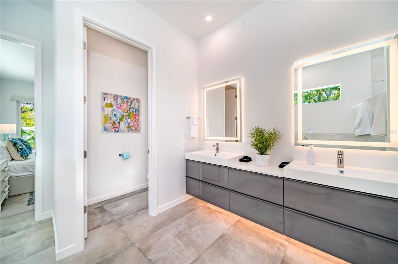 2585 Clematis Street, Sarasota, FL 34239 Photo