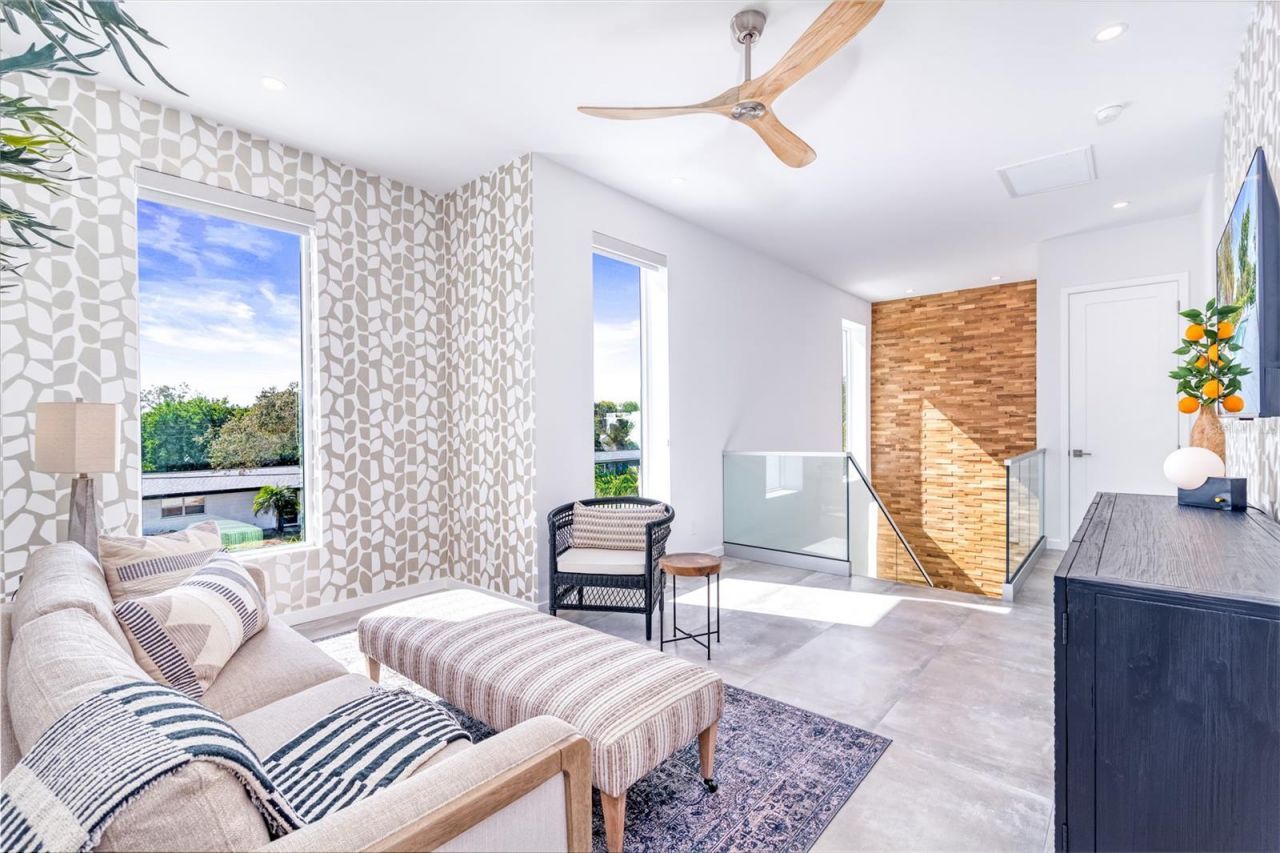 2585 Clematis Street, Sarasota, FL 34239 Photo