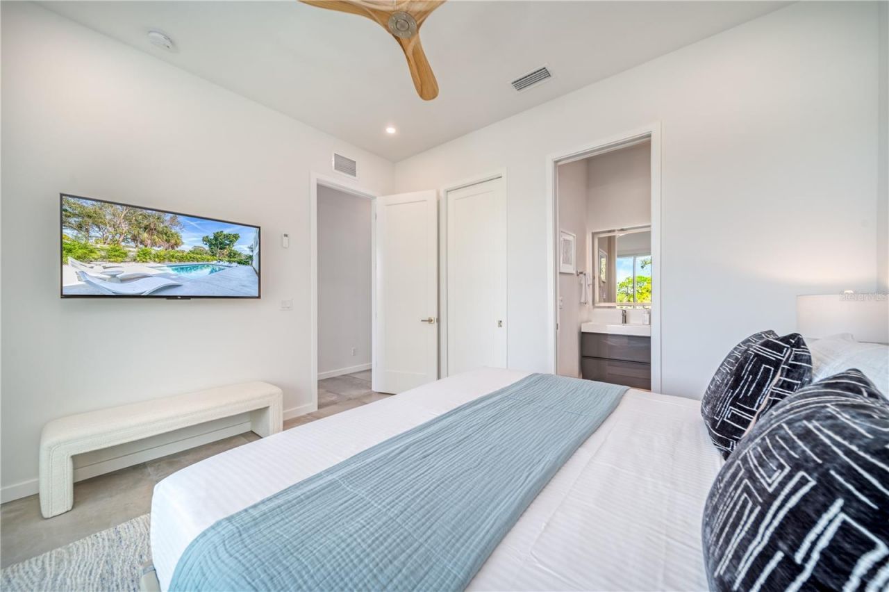 2585 Clematis Street, Sarasota, FL 34239 Photo