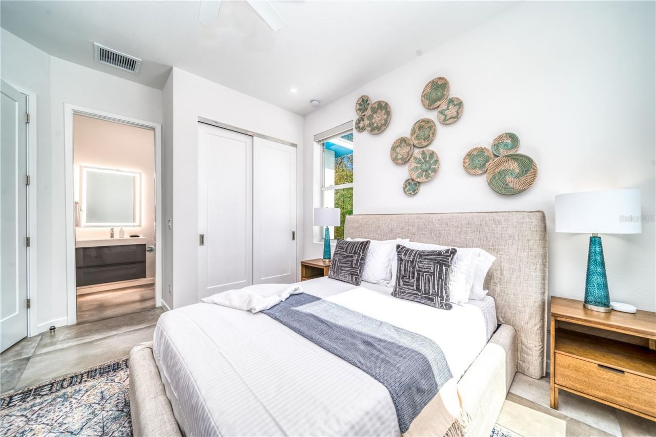 2585 Clematis Street, Sarasota, FL 34239 Photo