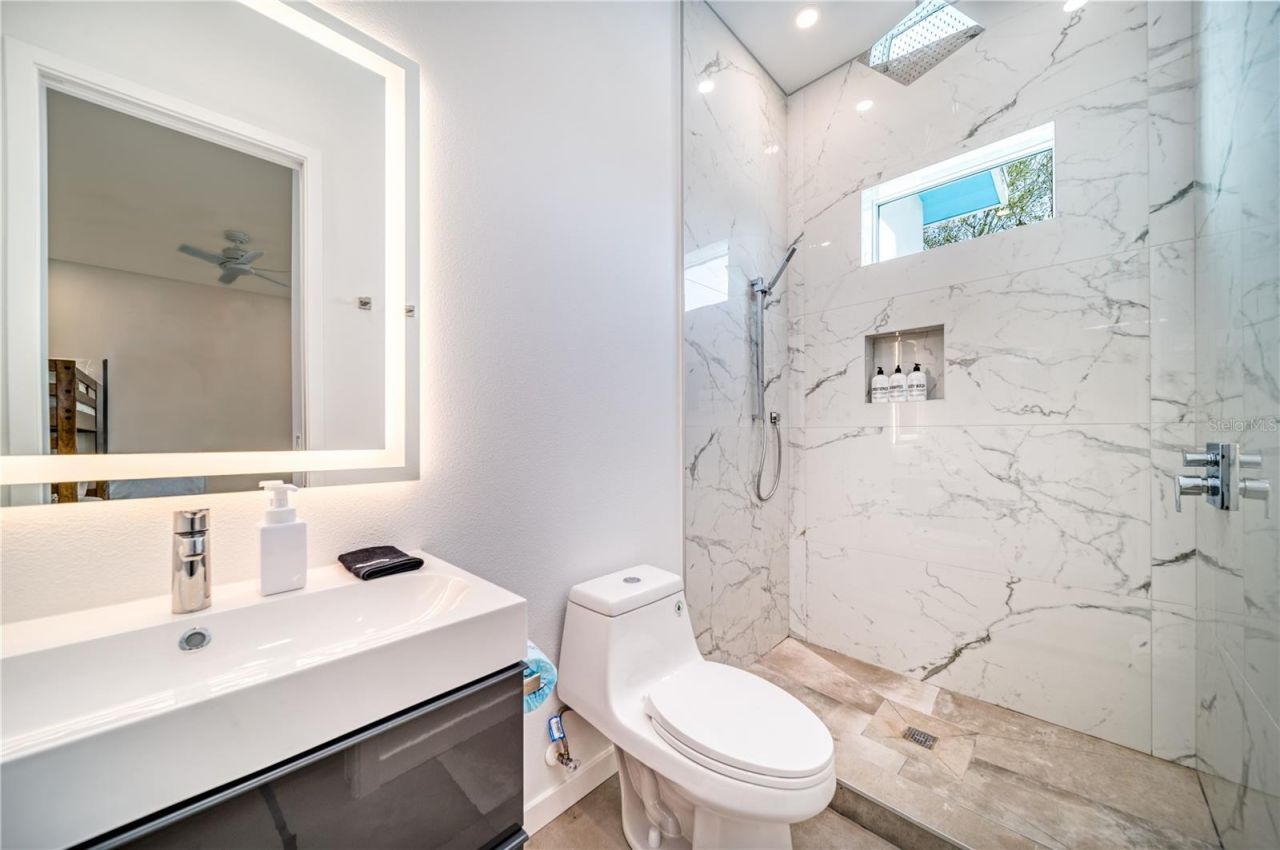 2585 Clematis Street, Sarasota, FL 34239 Photo