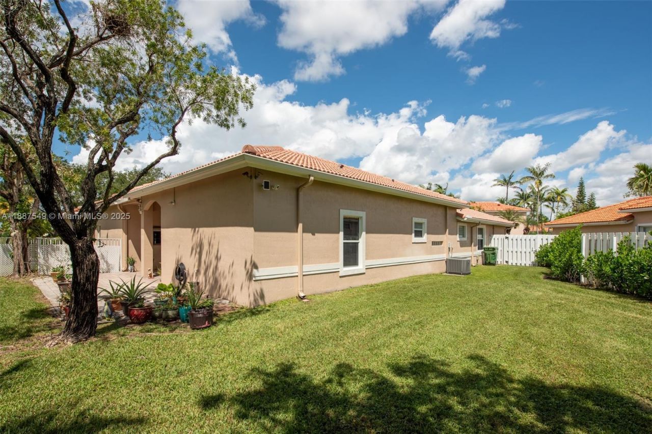 13070 NW 5th St, Pembroke Pines, FL 33028 Photo