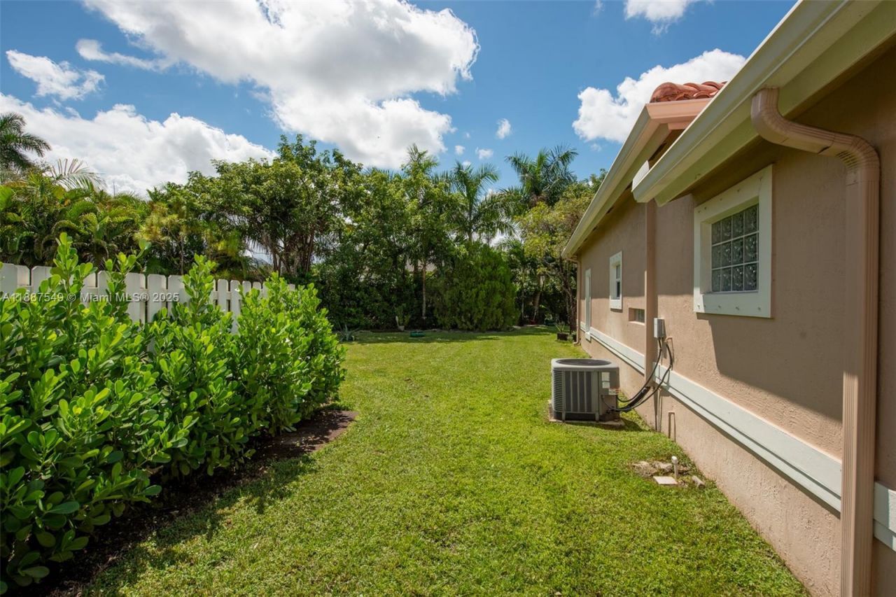 13070 NW 5th St, Pembroke Pines, FL 33028 Photo