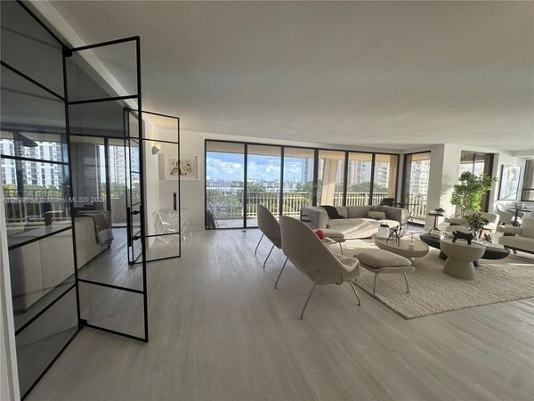11113 Biscayne Blvd, Unit 558, Miami, FL 33181