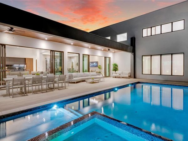 2110 NE 197th Ter, Miami, FL 33179