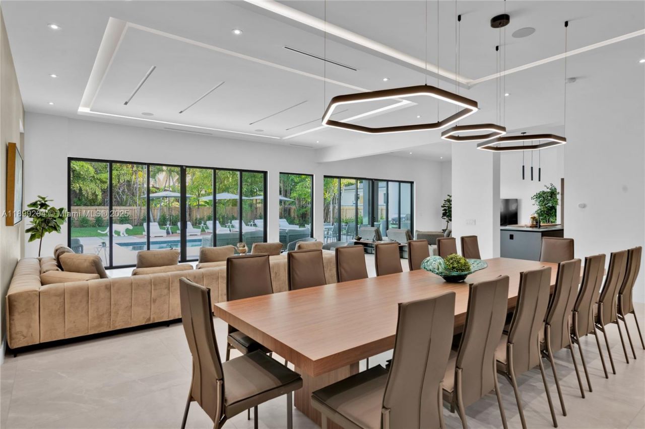 2110 NE 197th Ter, Miami, FL 33179 Photo