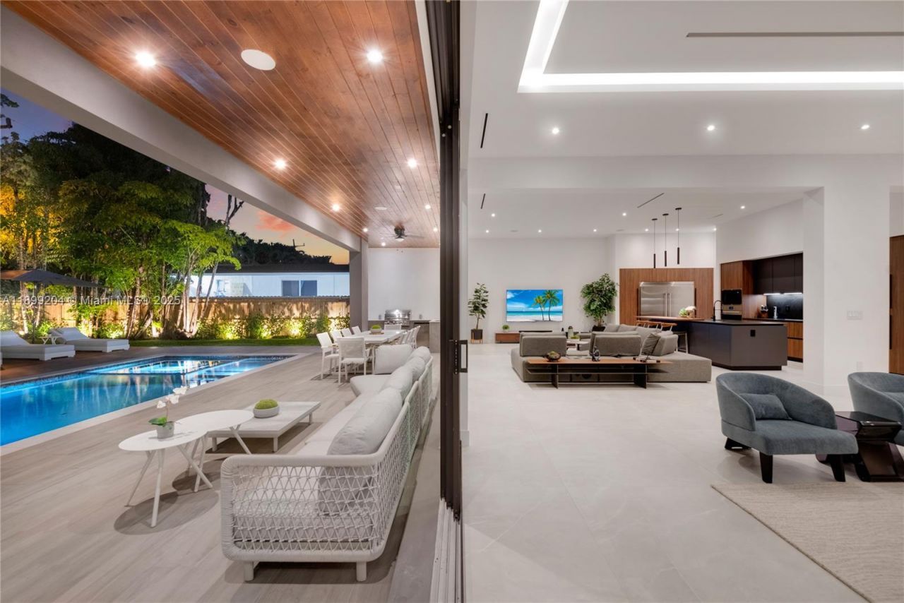 2110 NE 197th Ter, Miami, FL 33179 Photo