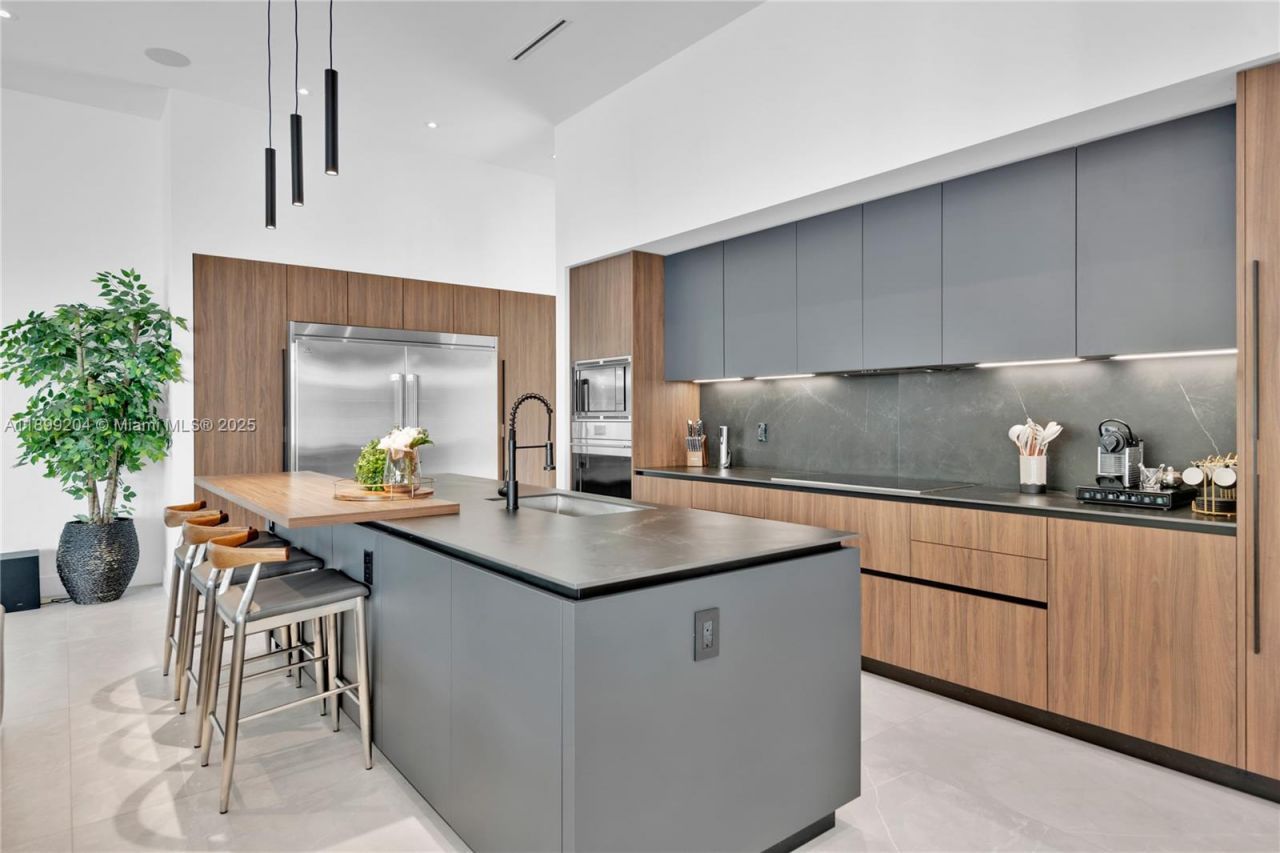 2110 NE 197th Ter, Miami, FL 33179 Photo