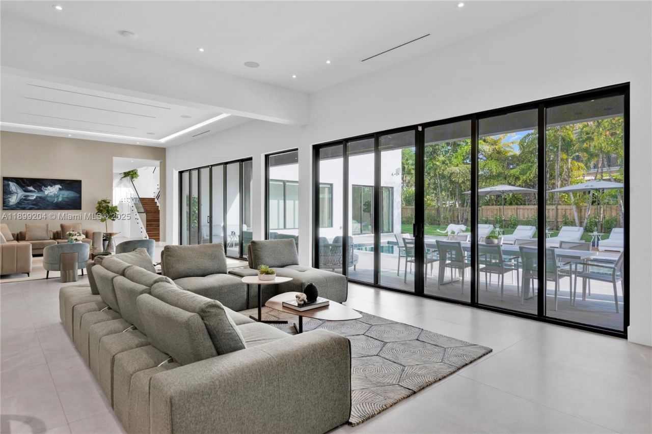 2110 NE 197th Ter, Miami, FL 33179 Photo