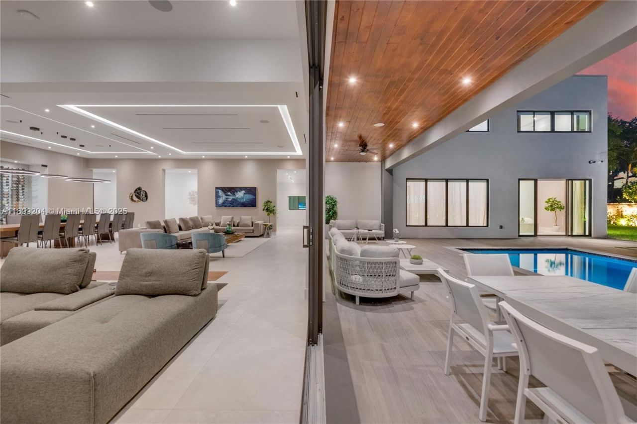 2110 NE 197th Ter, Miami, FL 33179 Photo