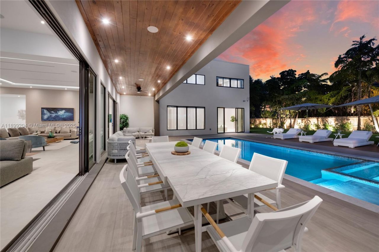 2110 NE 197th Ter, Miami, FL 33179 Photo