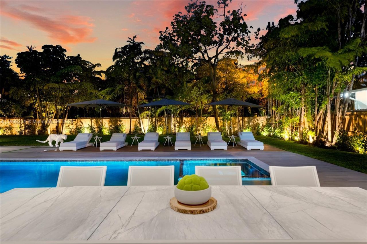 2110 NE 197th Ter, Miami, FL 33179 Photo