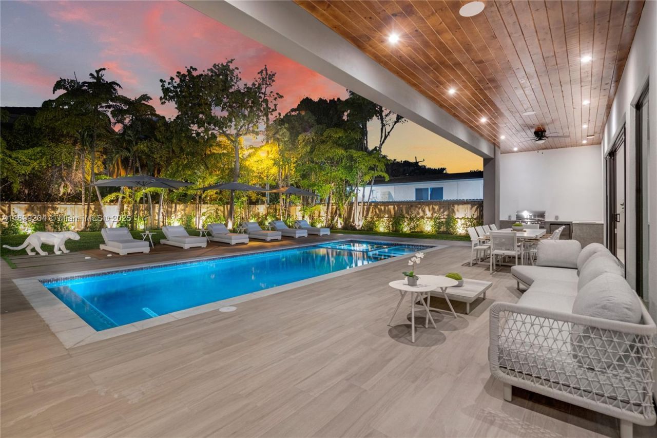 2110 NE 197th Ter, Miami, FL 33179 Photo