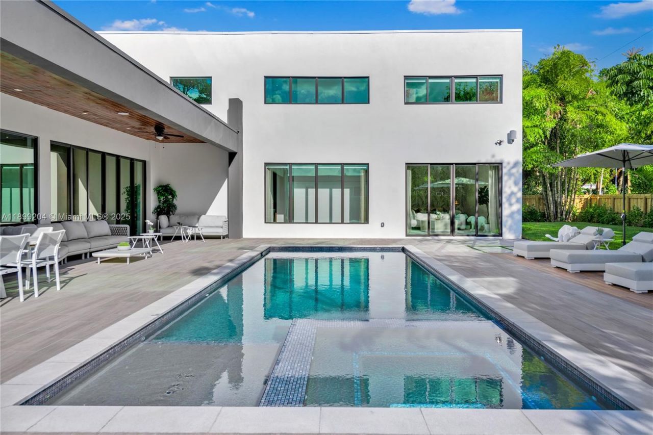 2110 NE 197th Ter, Miami, FL 33179 Photo