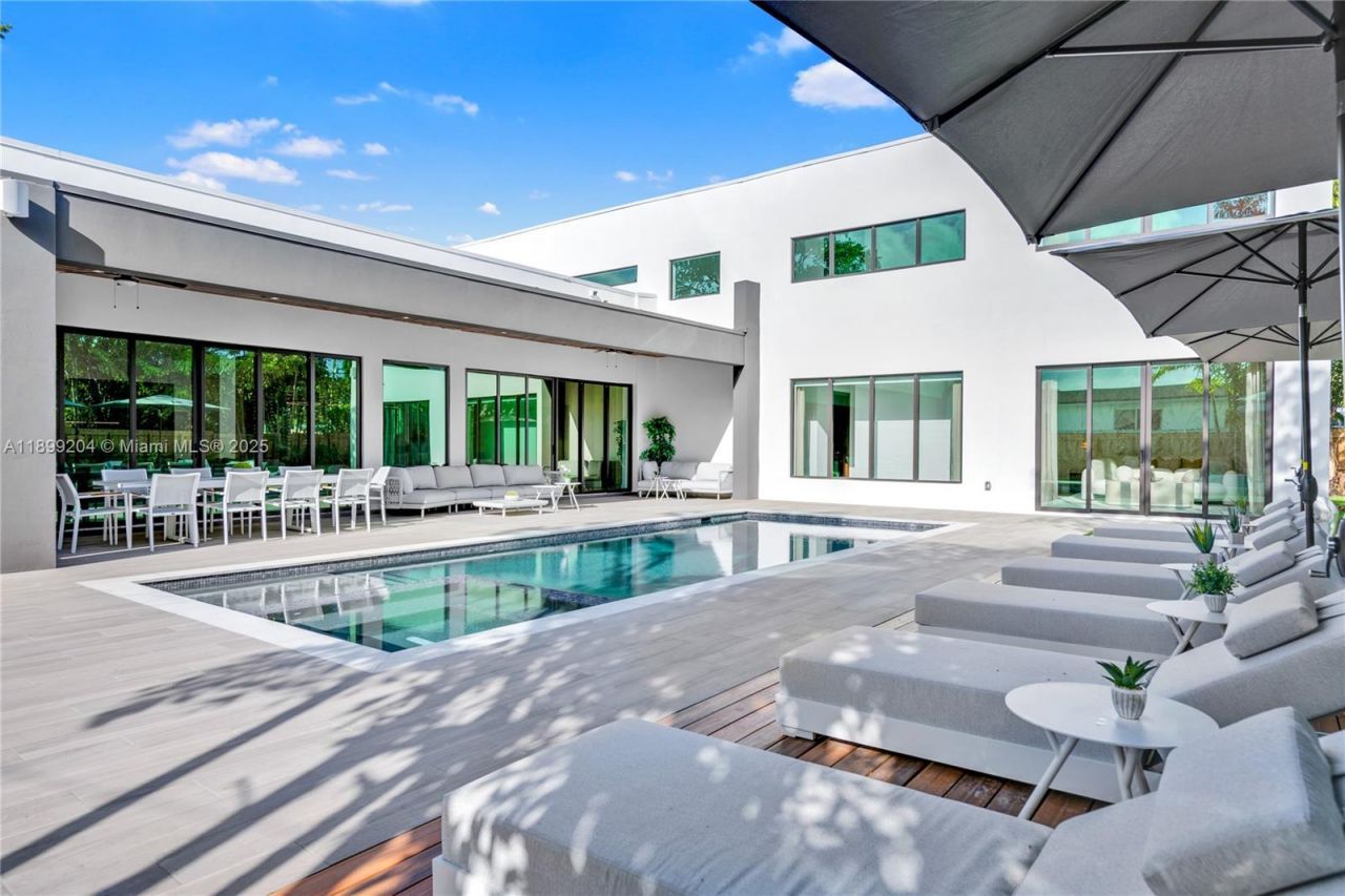 2110 NE 197th Ter, Miami, FL 33179 Photo