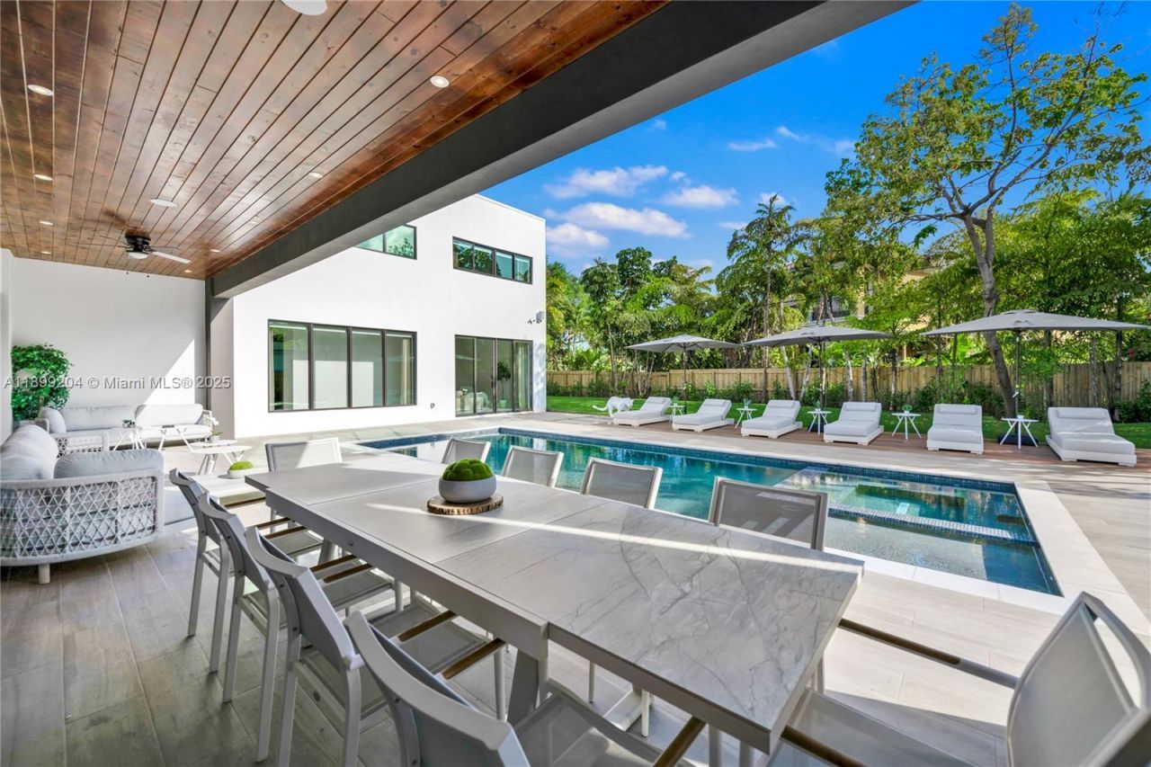 2110 NE 197th Ter, Miami, FL 33179 Photo