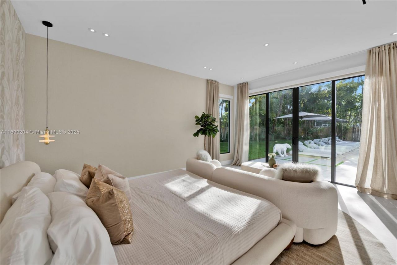 2110 NE 197th Ter, Miami, FL 33179 Photo