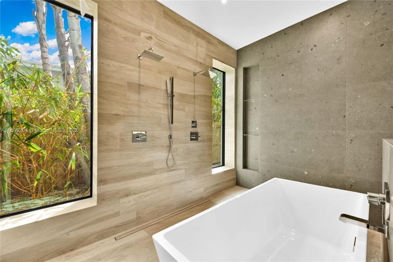 2110 NE 197th Ter, Miami, FL 33179 Photo