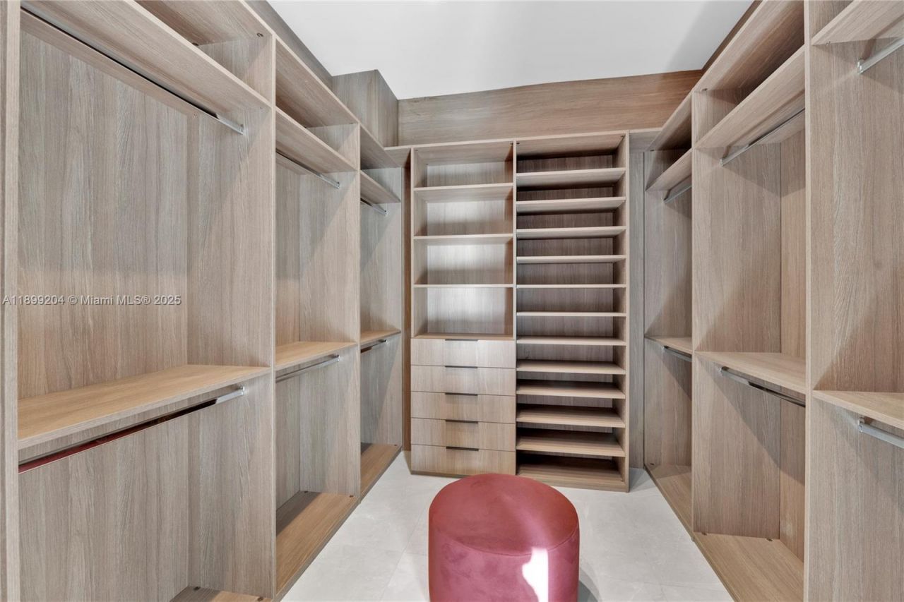 2110 NE 197th Ter, Miami, FL 33179 Photo