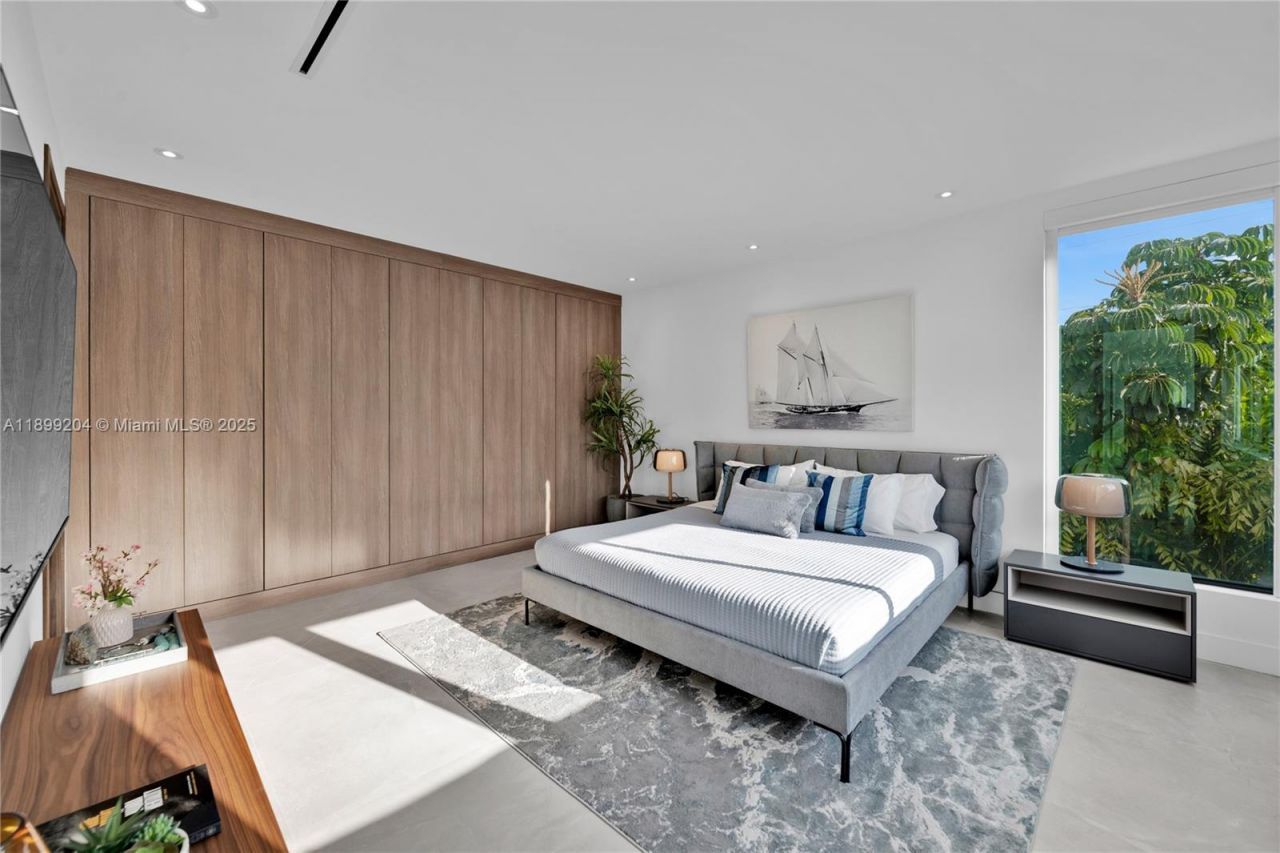 2110 NE 197th Ter, Miami, FL 33179 Photo