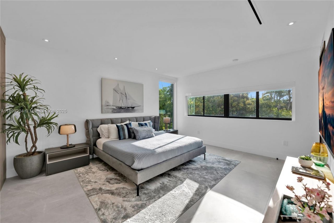 2110 NE 197th Ter, Miami, FL 33179 Photo