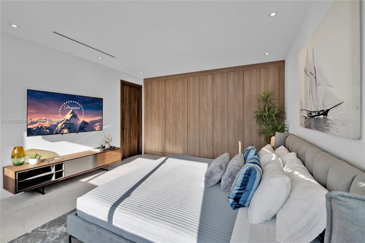 2110 NE 197th Ter, Miami, FL 33179 Photo