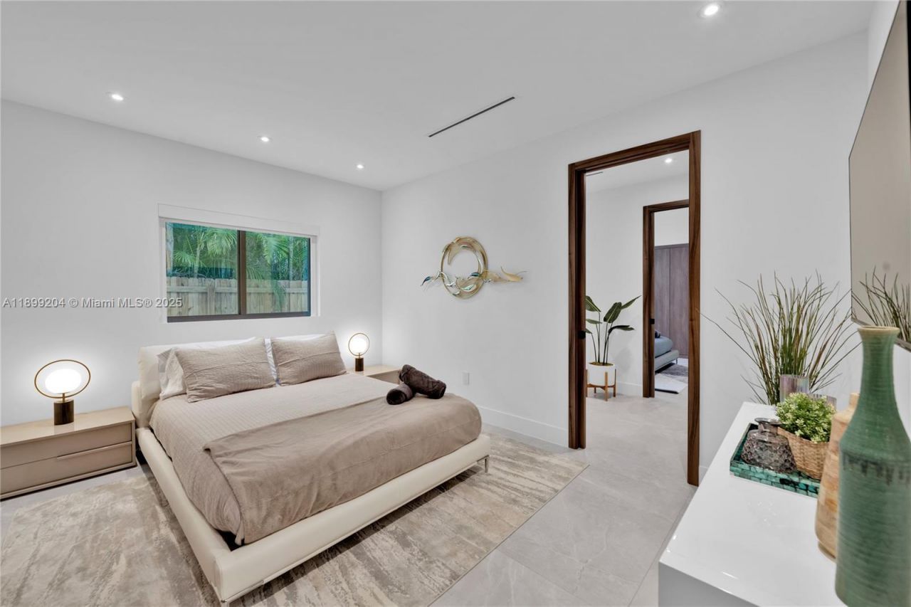 2110 NE 197th Ter, Miami, FL 33179 Photo