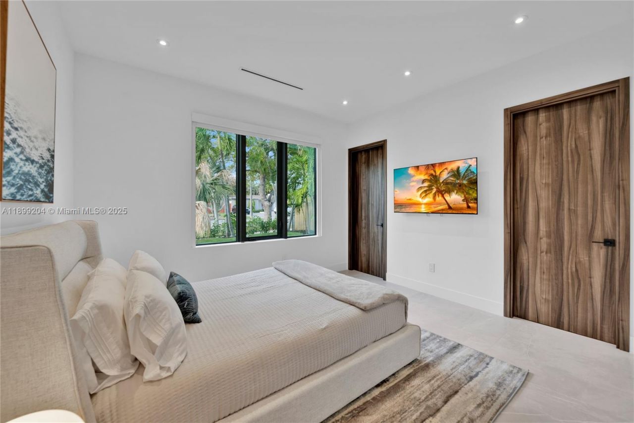 2110 NE 197th Ter, Miami, FL 33179 Photo