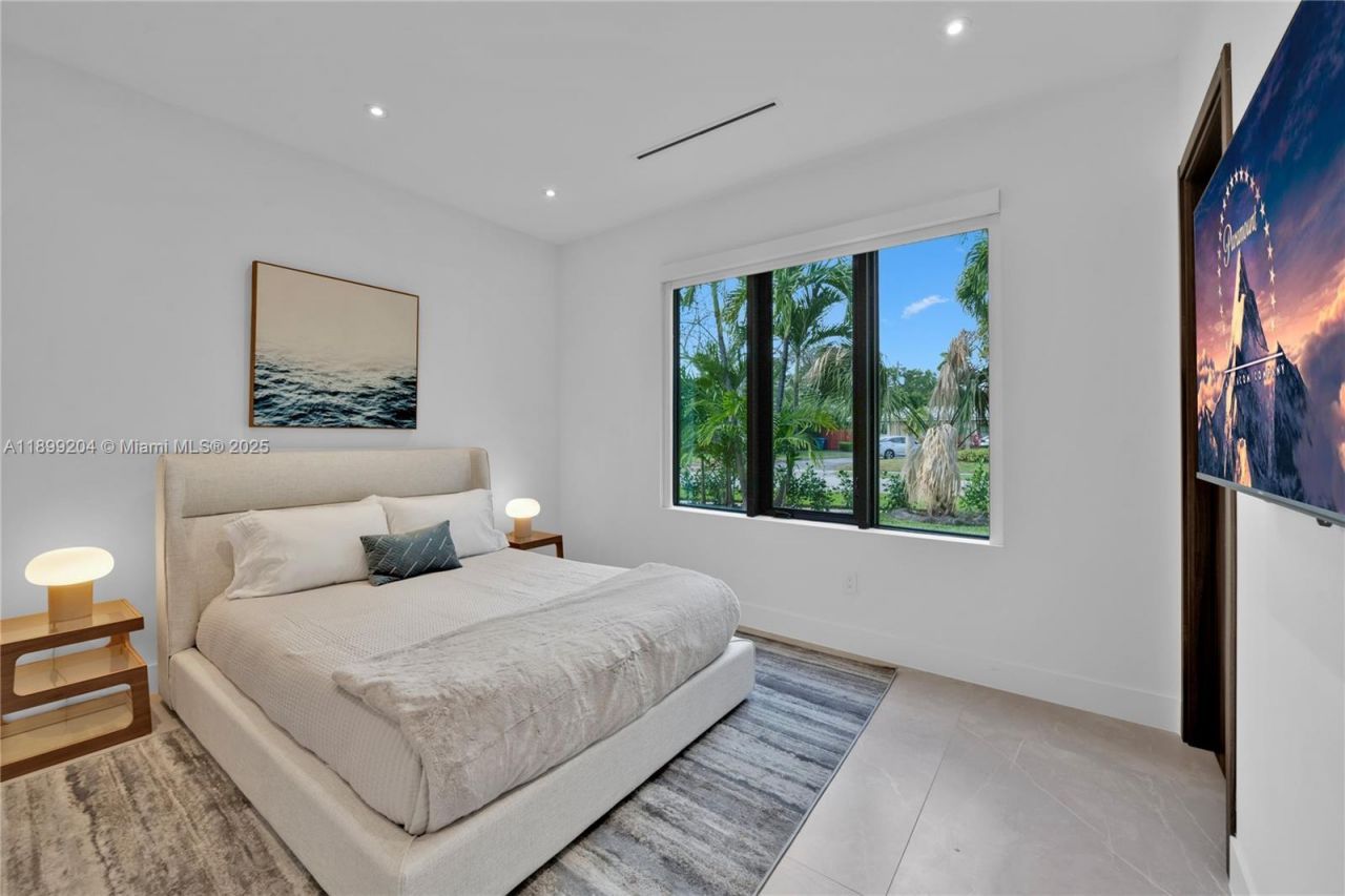 2110 NE 197th Ter, Miami, FL 33179 Photo