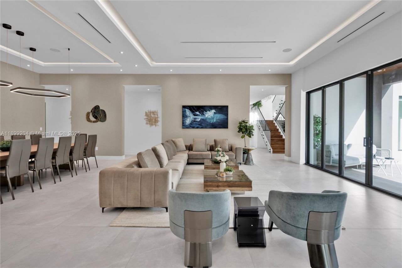 2110 NE 197th Ter, Miami, FL 33179 Photo