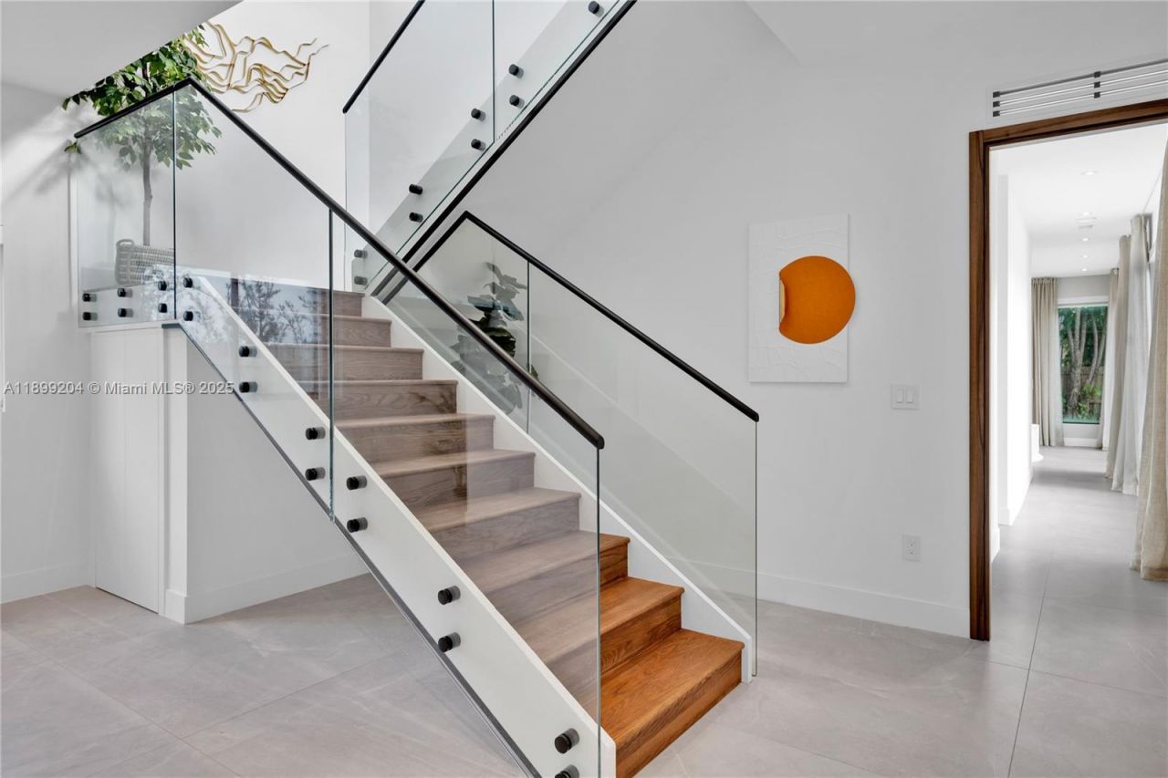 2110 NE 197th Ter, Miami, FL 33179 Photo