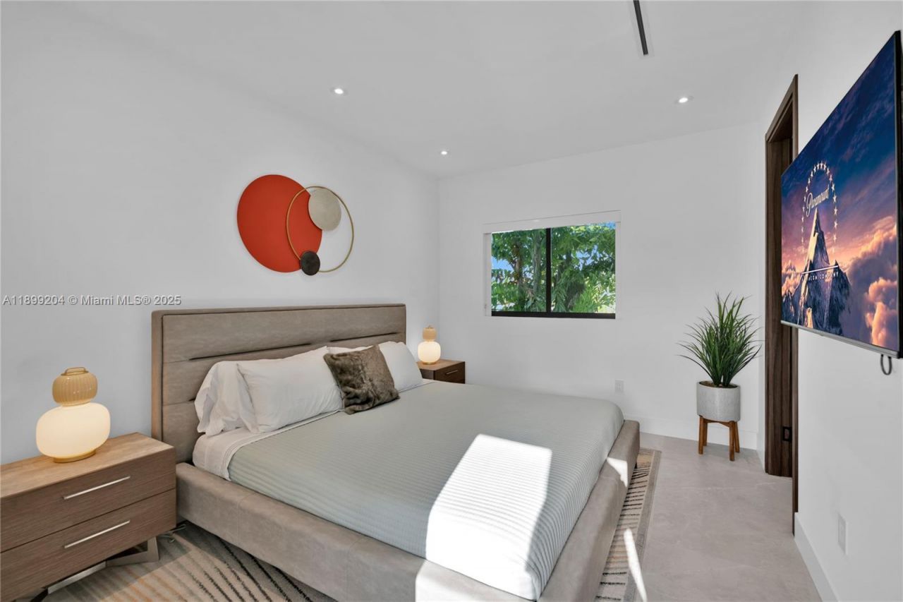 2110 NE 197th Ter, Miami, FL 33179 Photo