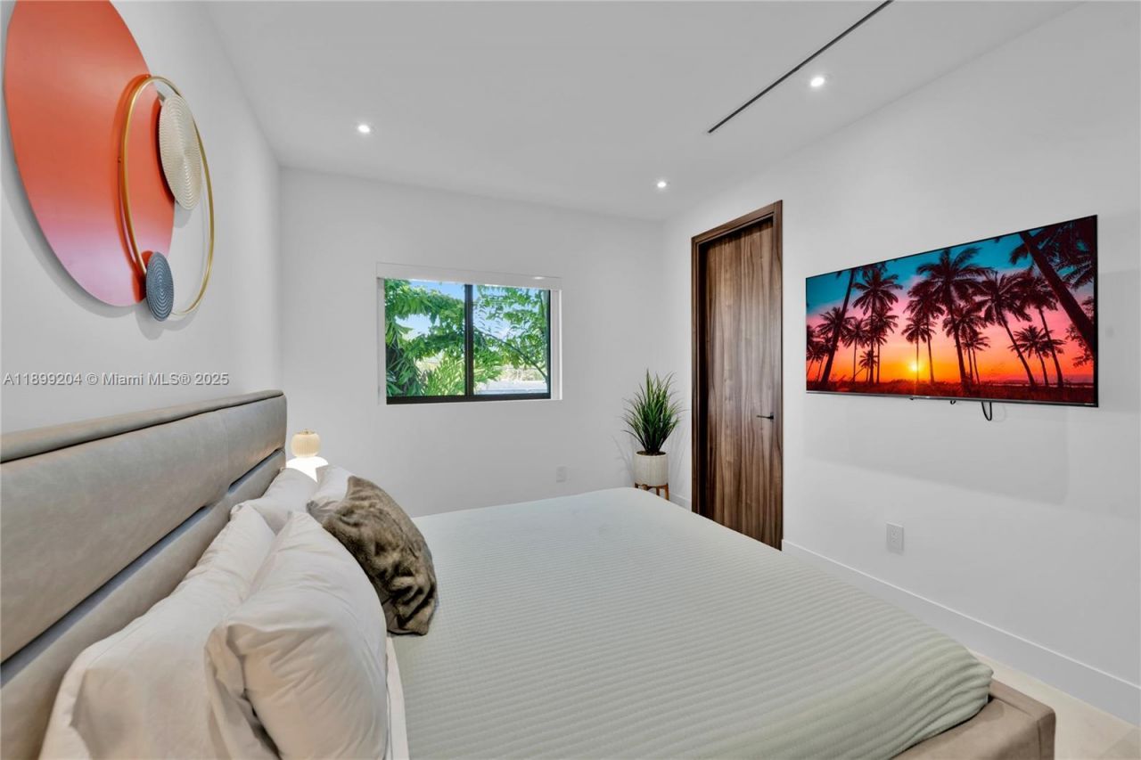 2110 NE 197th Ter, Miami, FL 33179 Photo